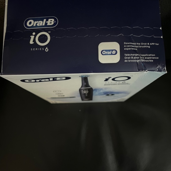 Oral-B iO SERIES 6 rechargeable toothbrush - Picture 2 of 8